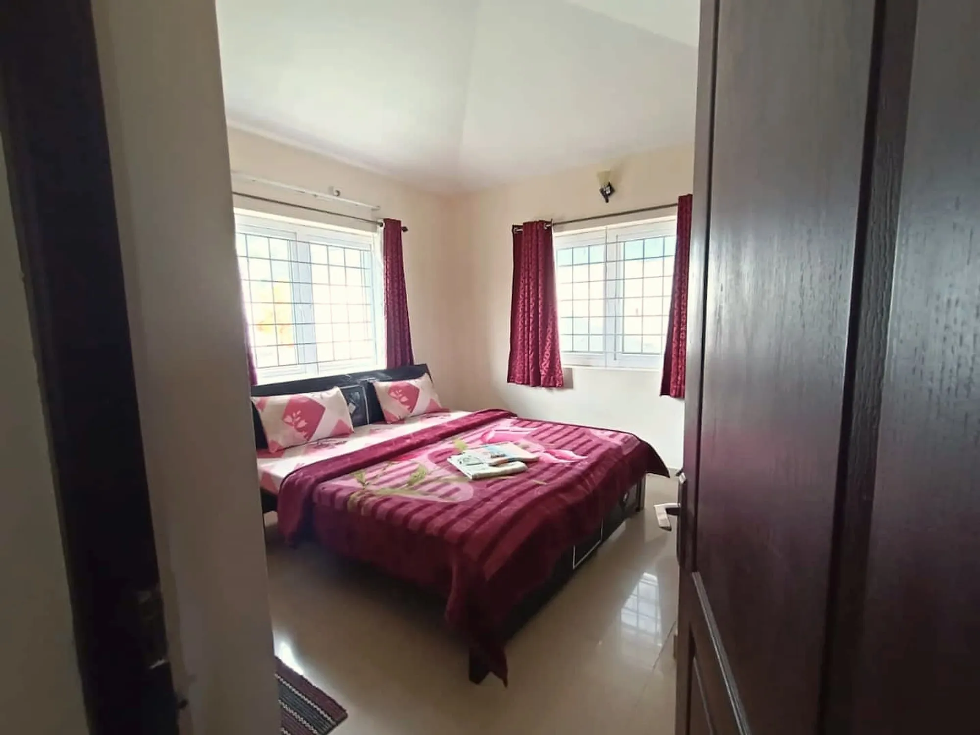 Bedroom 2, king bed