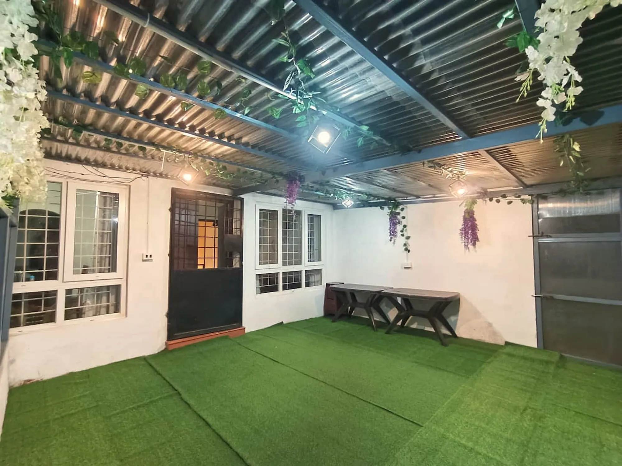 Covered lounge
